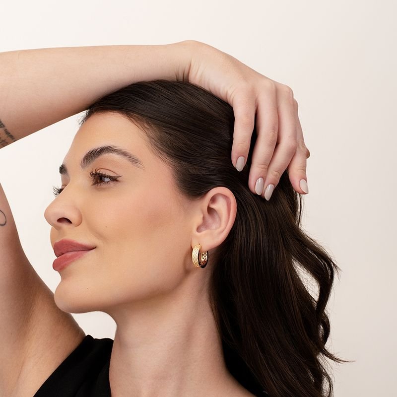 ARGOLA BANHADA EM OURO 18K CRAVEJADA C/ ZIRCÔNIAS
