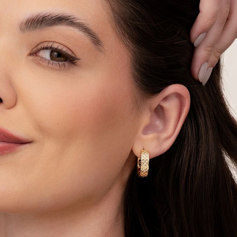 ARGOLA BANHADA EM OURO 18K CRAVEJADA C/ ZIRCÔNIAS