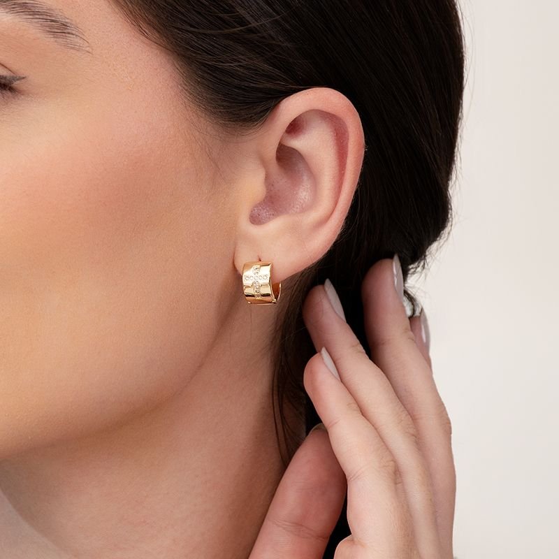 ARGOLA CRUZ BANHADA EM OURO 18K CRAVEJADA C/ ZIRCÔNIAS