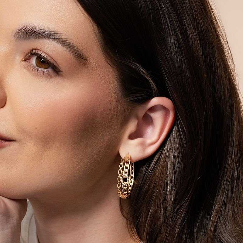 ARGOLA ELOS BANHADA EM OURO 18K CRAVEJADA C/ ZIRCÔNIAS