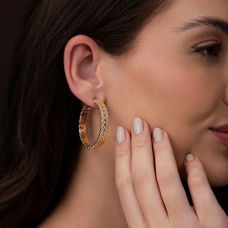 ARGOLA FOLHAS C/ PEDRAS CRAVEJADAS BANHADO EM OURO 18K