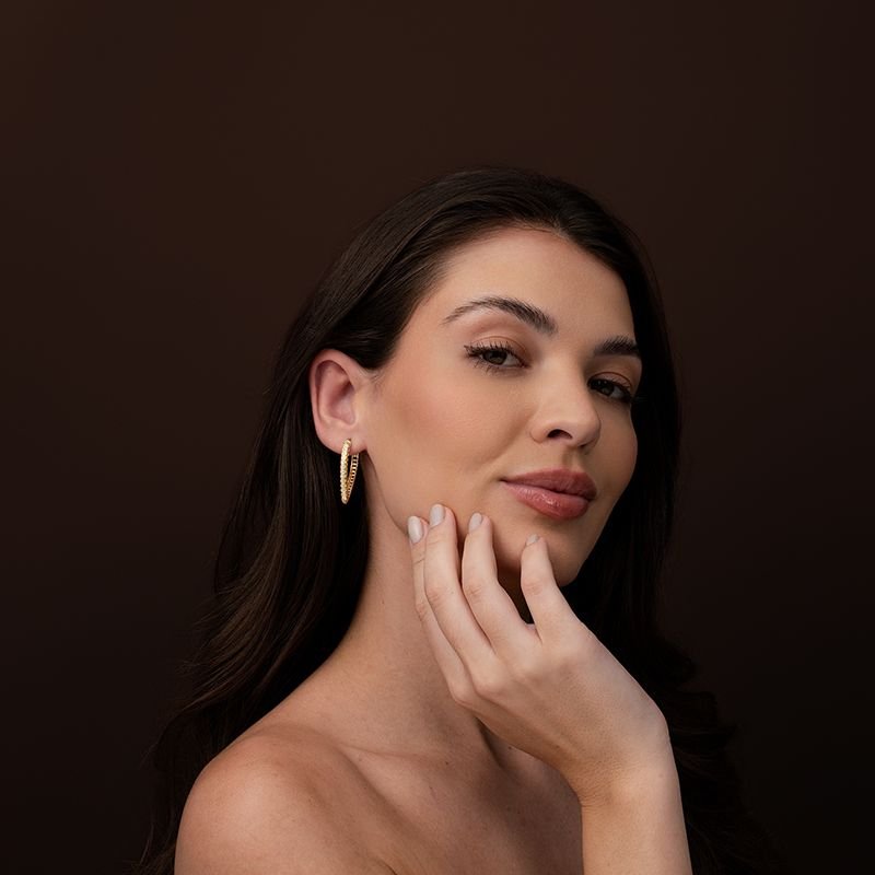 ARGOLA ORGÂNICA BANHADA EM OURO 18K CRAVEJADA C/ ZIRCÔNIAS