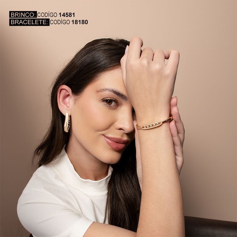 ARGOLA TRIANGULAR BANHADO EM OURO 18K