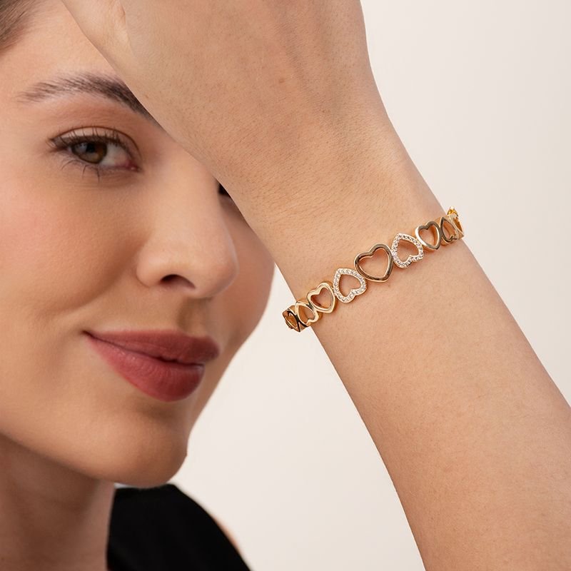 BRACELETE CORAÇÃO BANHADO EM OURO 18K CRAVEJADO C/ PEDRAS