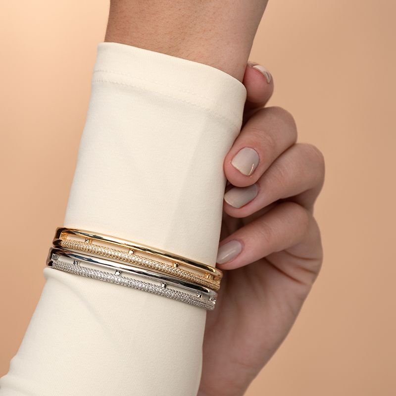 BRACELETE CRAVEJADO COM PEDRAS