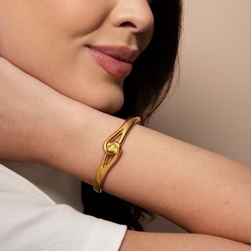 BRACELETE ENTRELAÇADO BANHADO EM OURO 18K