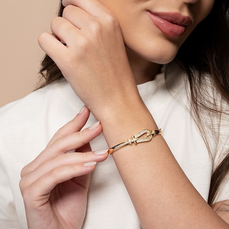 BRACELETE FIVELA BANHADO EM OURO 18K CRAVEJADO COM PEDRAS