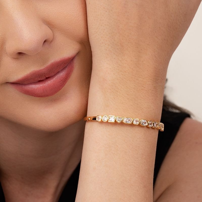 BRACELETE FORMAS CRAVEJADO COM PEDRAS