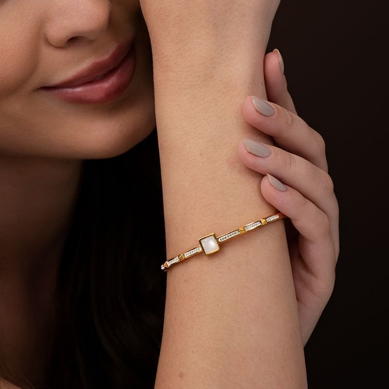 BRACELETE LISO COM PEDRAS BANHADO EM OURO 18K