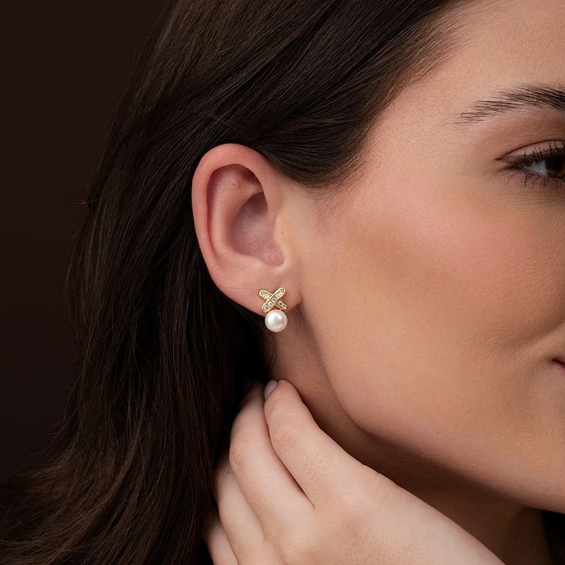 BRINCO BANHADO EM OURO 18K C/ ZIRCÔNIAS E PÉROLA