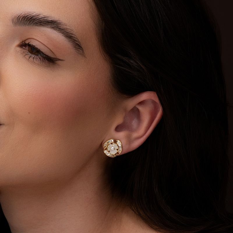BRINCO FLOR BANHADO EM OURO 18K