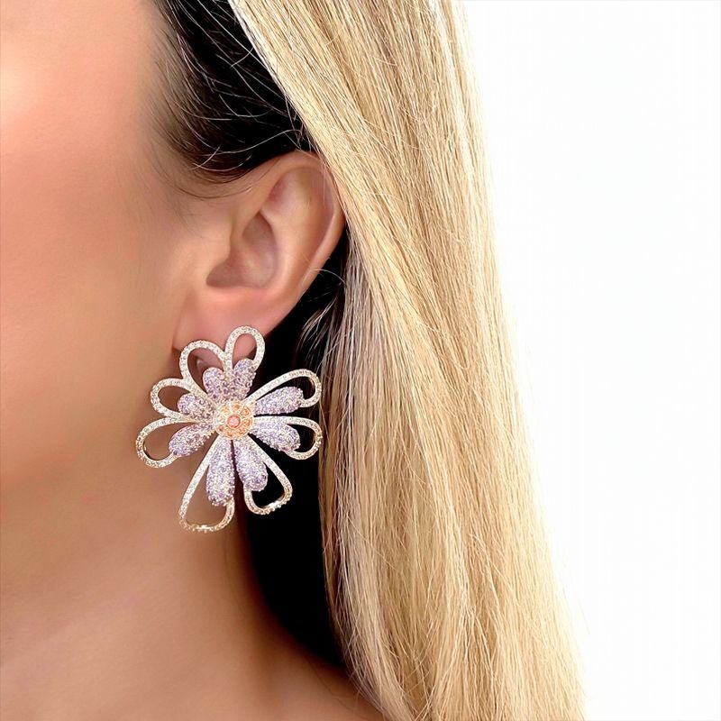 BRINCO FLOR GRANDE BANHADO EM OURO 18K