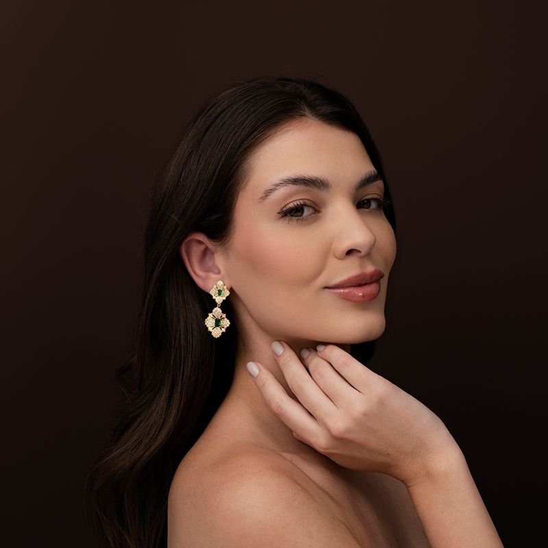 BRINCO FLORAL PINGENTE BANHADO EM OURO 18K