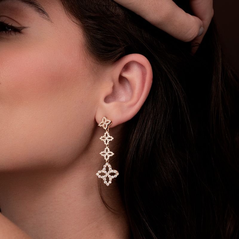 BRINCO FLORES CRAVEJADO COM ZIRCÔNIAS