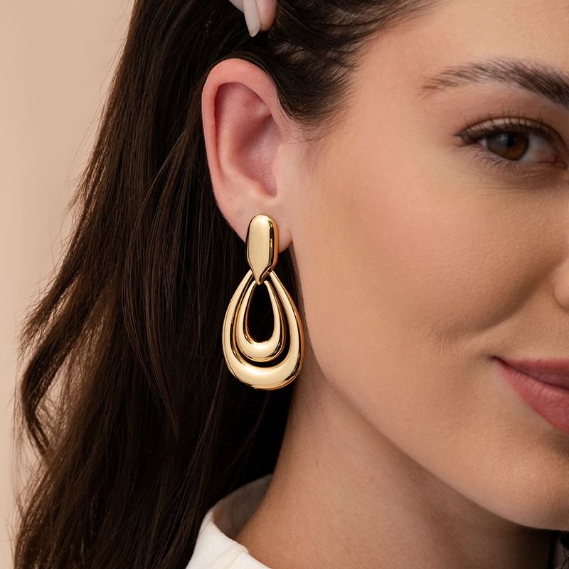 BRINCO LISO OVAL BANHADO EM OURO 18K