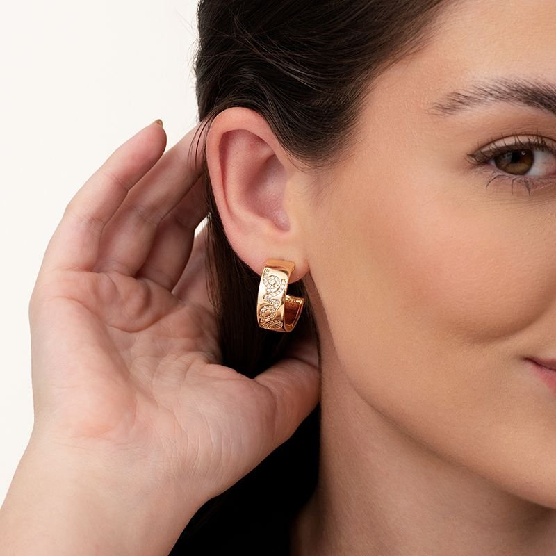 BRINCO MEIA ARGOLA BANHADO EM OURO 18K