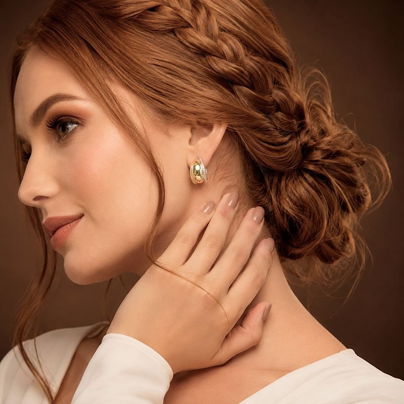 BRINCO MEIA ARGOLA BANHADO EM OURO 18K