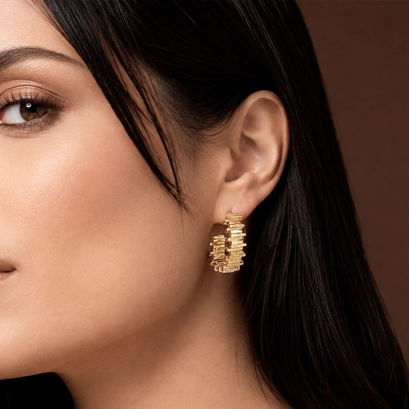 BRINCO MEIA ARGOLA LISA BANHADO EM OURO 18K