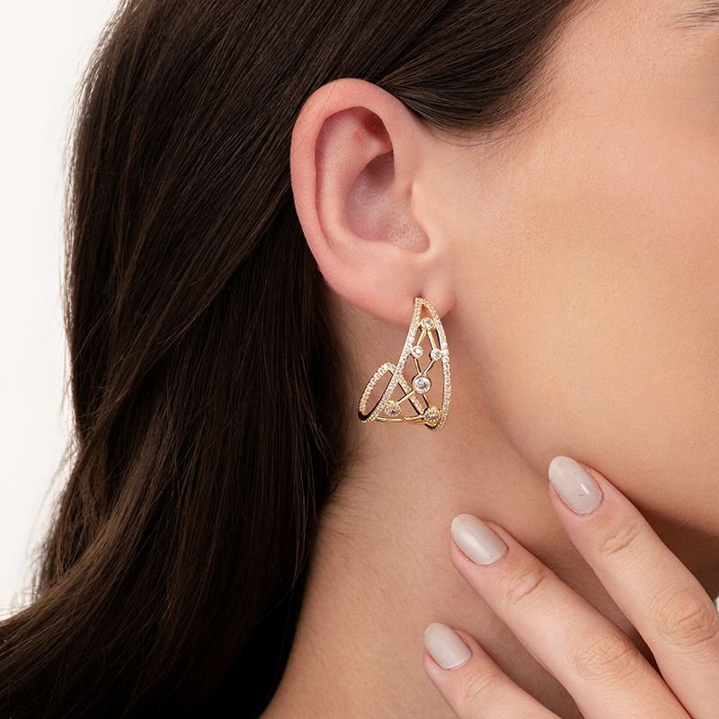 BRINCO MEIA ARGOLA VAZADO PONTOS DE LUZ BANHADO EM OURO 18K