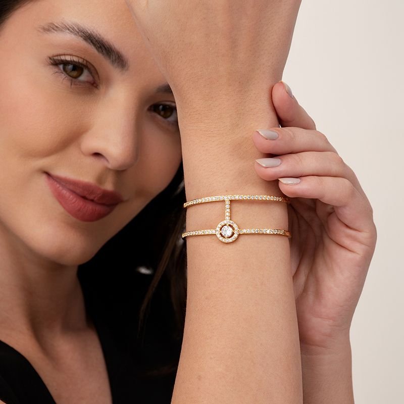 BRINCO MEIA ARGOLA VAZADO PONTOS DE LUZ BANHADO EM OURO 18K