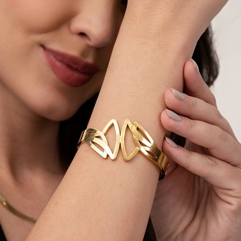 BRINCO REDONDO TEXTURA BANHADO EM OURO 18K