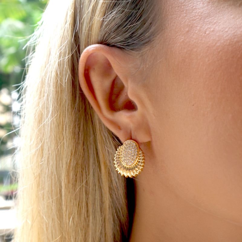 BRINCO TEXTURIZADO COM PEDRA ZIRCÔNIA BANHADO EM OURO 18K